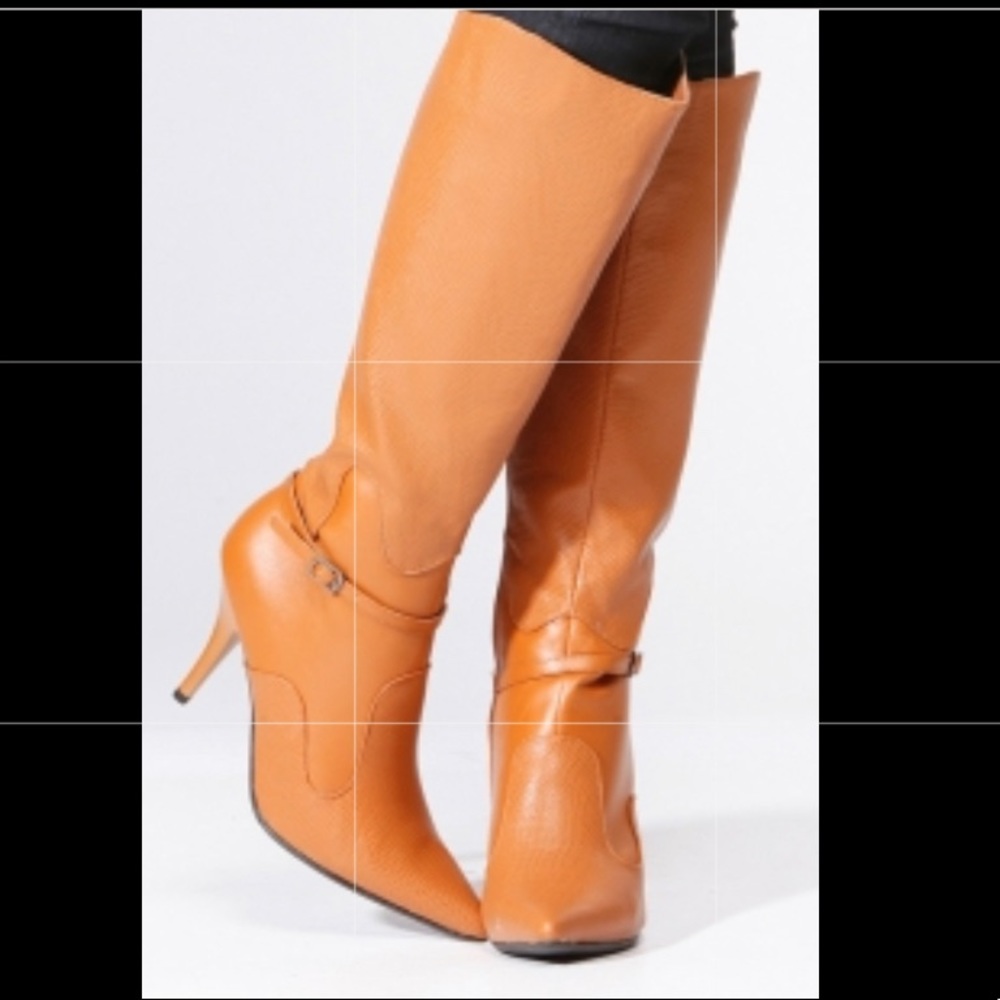 Boots - Picture 3 of 5